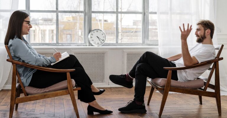 découvrez l'art de la psychothérapie, un accompagnement professionnel pour surmonter les défis émotionnels et mentaux. trouvez un espace d'écoute et de soutien pour améliorer votre bien-être et développer des stratégies de résilience.